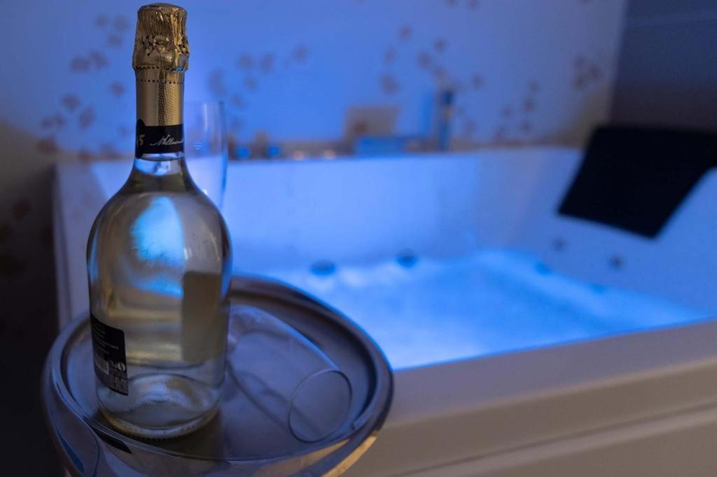 Vietri Al Chiaro Di Luna Luxury Suites Amalfi Coast מראה חיצוני תמונה
